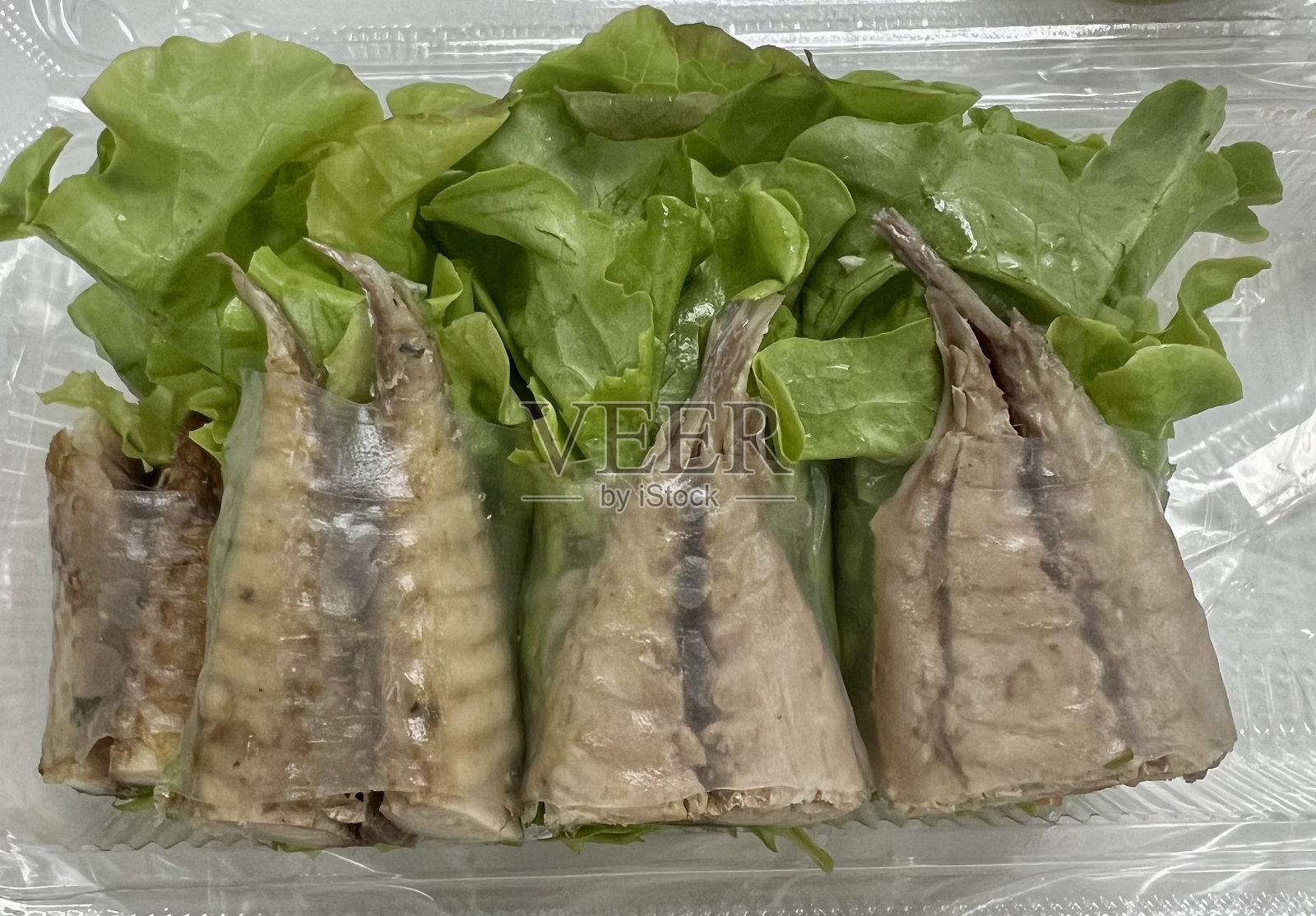 金枪鱼卷沙拉照片摄影图片