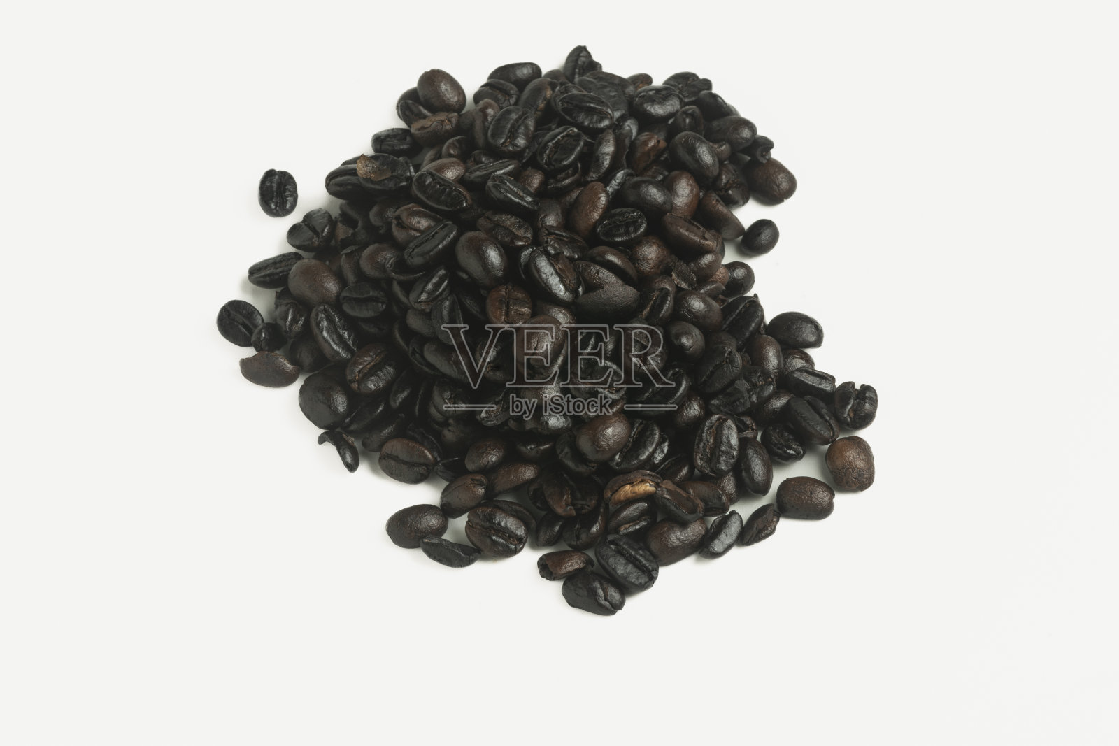 白色背景上的咖啡豆照片摄影图片