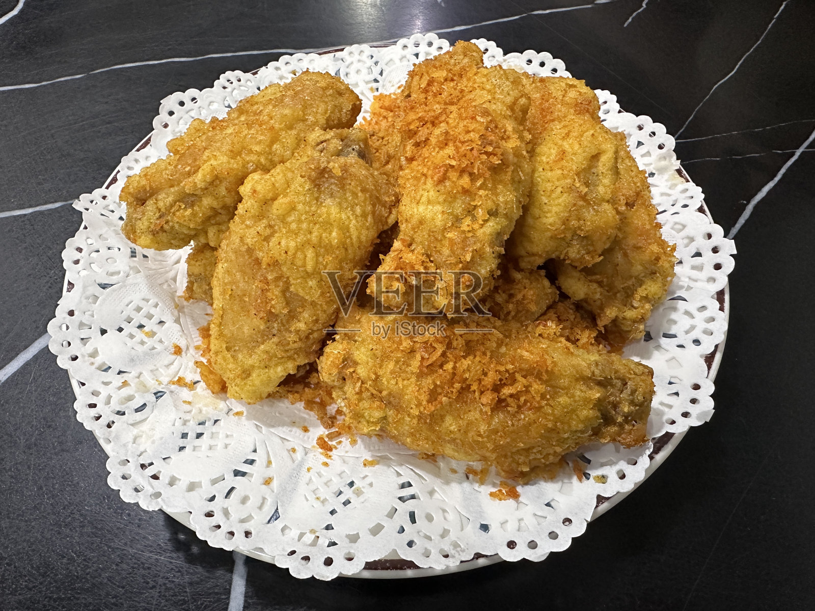 椒盐鸡翅，椒盐炸鸡翅，广东名菜。照片摄影图片