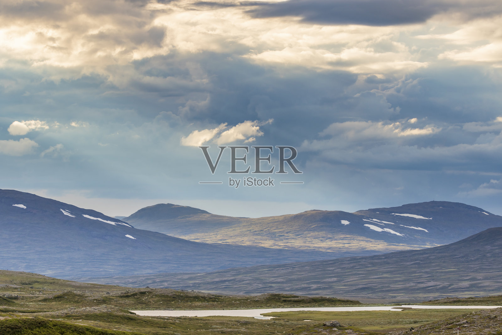 连绵起伏的丘陵照片摄影图片