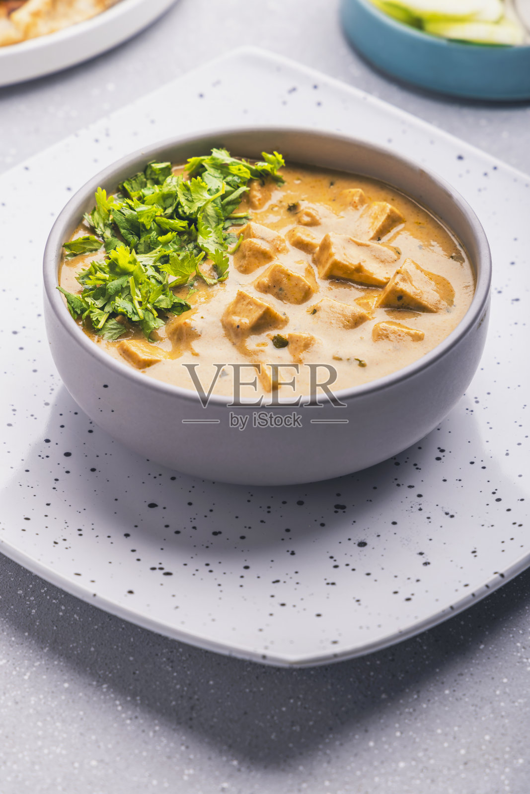 美味奶油Shahi Paneer配印度 रोटी和绿色沙拉照片摄影图片