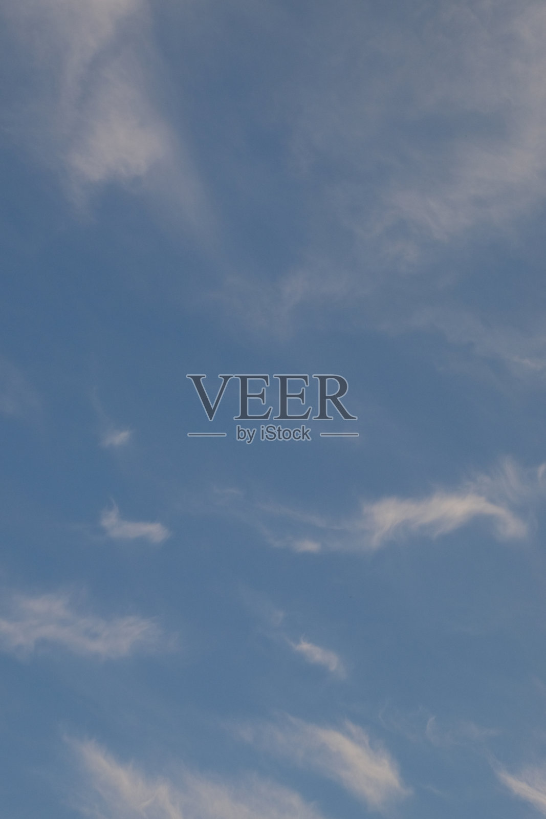 蓝天白云。有选择性的重点。焦距不清。本空间照片摄影图片