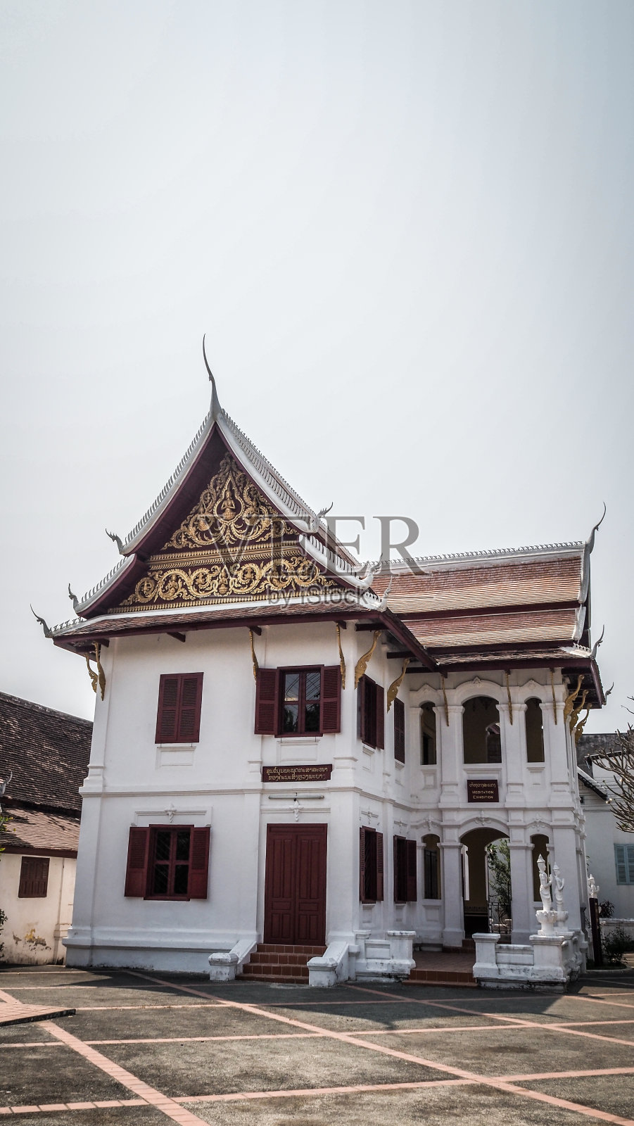 老挝首都万象的佛教寺庙。照片摄影图片