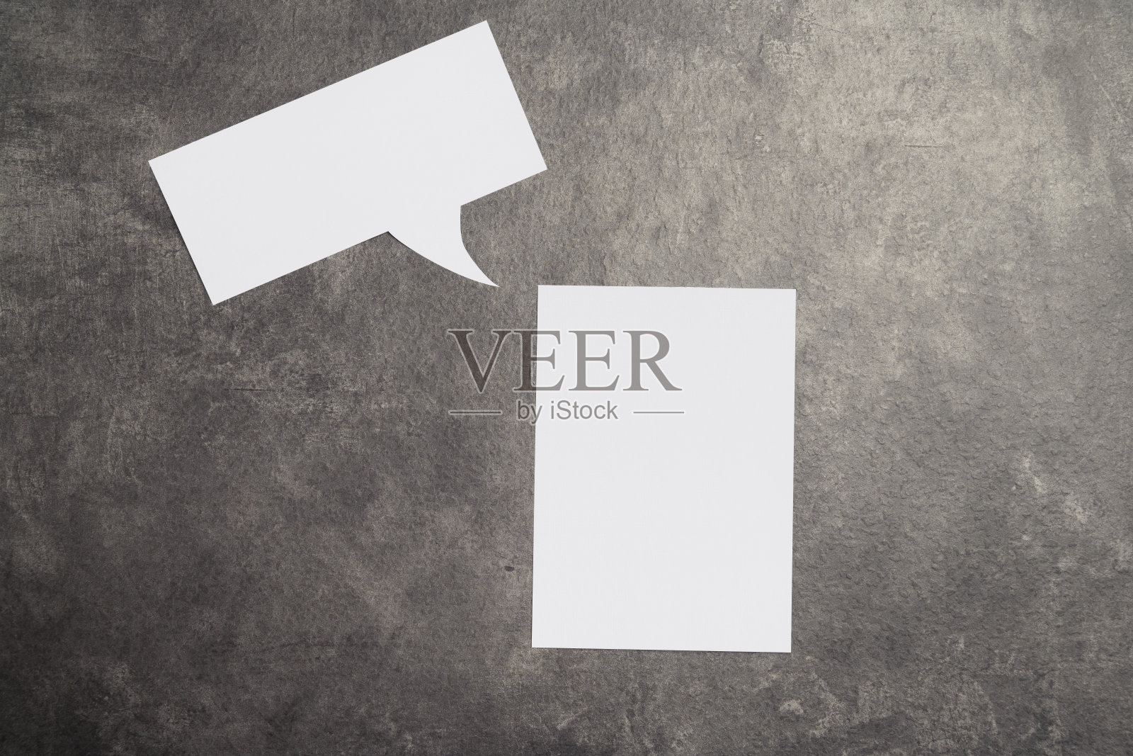 带有语音符号的空白纸张照片摄影图片