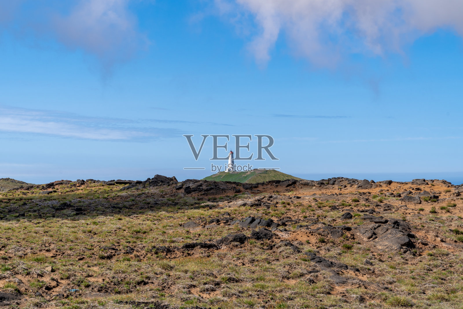 令人难以置信的夏季雷克雅那灯塔与Gunnuhver温泉的蒸汽照片摄影图片