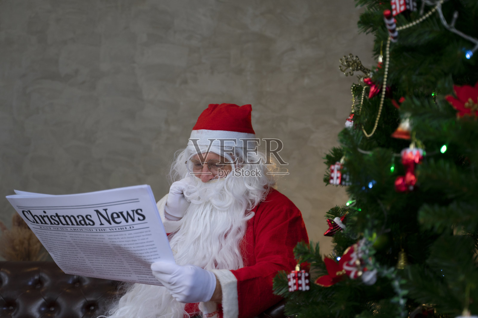 圣诞老人的日常生活。照片摄影图片