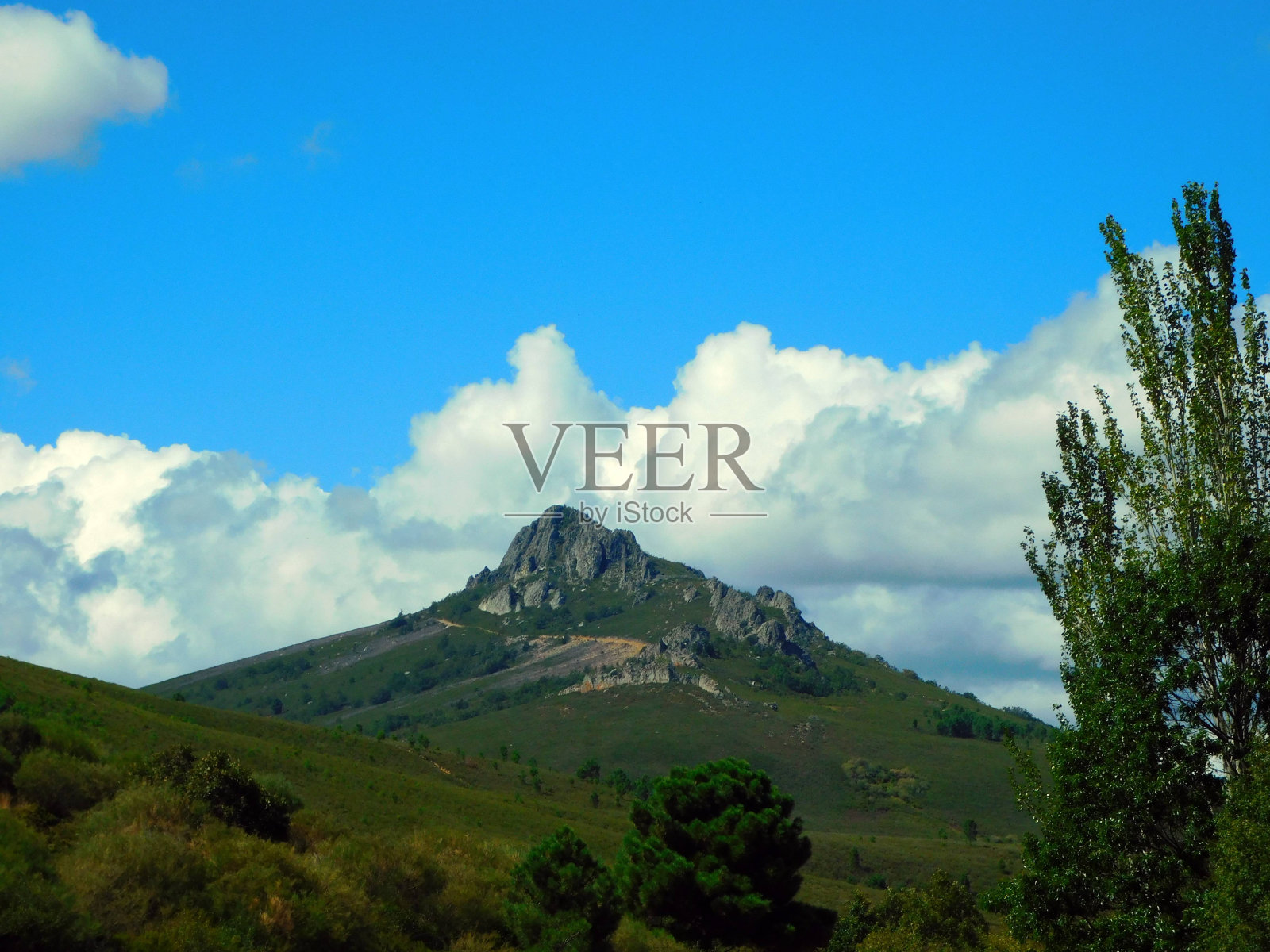 乡村山脉全景照片摄影图片