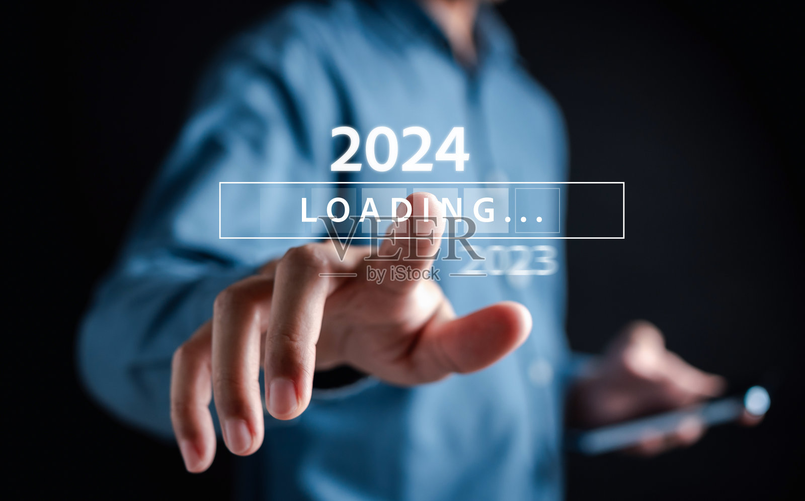 从2023年到2024年的装载进度倒计时，圣诞快乐，新年快乐，2024年的规划和挑战策略概念。照片摄影图片