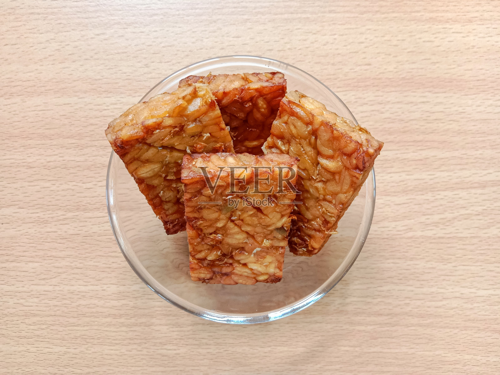 豆豉，豆豉，炒豆豉。印尼传统食品，由发酵的大豆种子制成。照片摄影图片