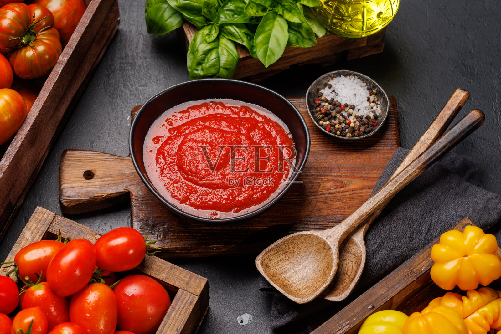 浓郁的自制番茄酱照片摄影图片