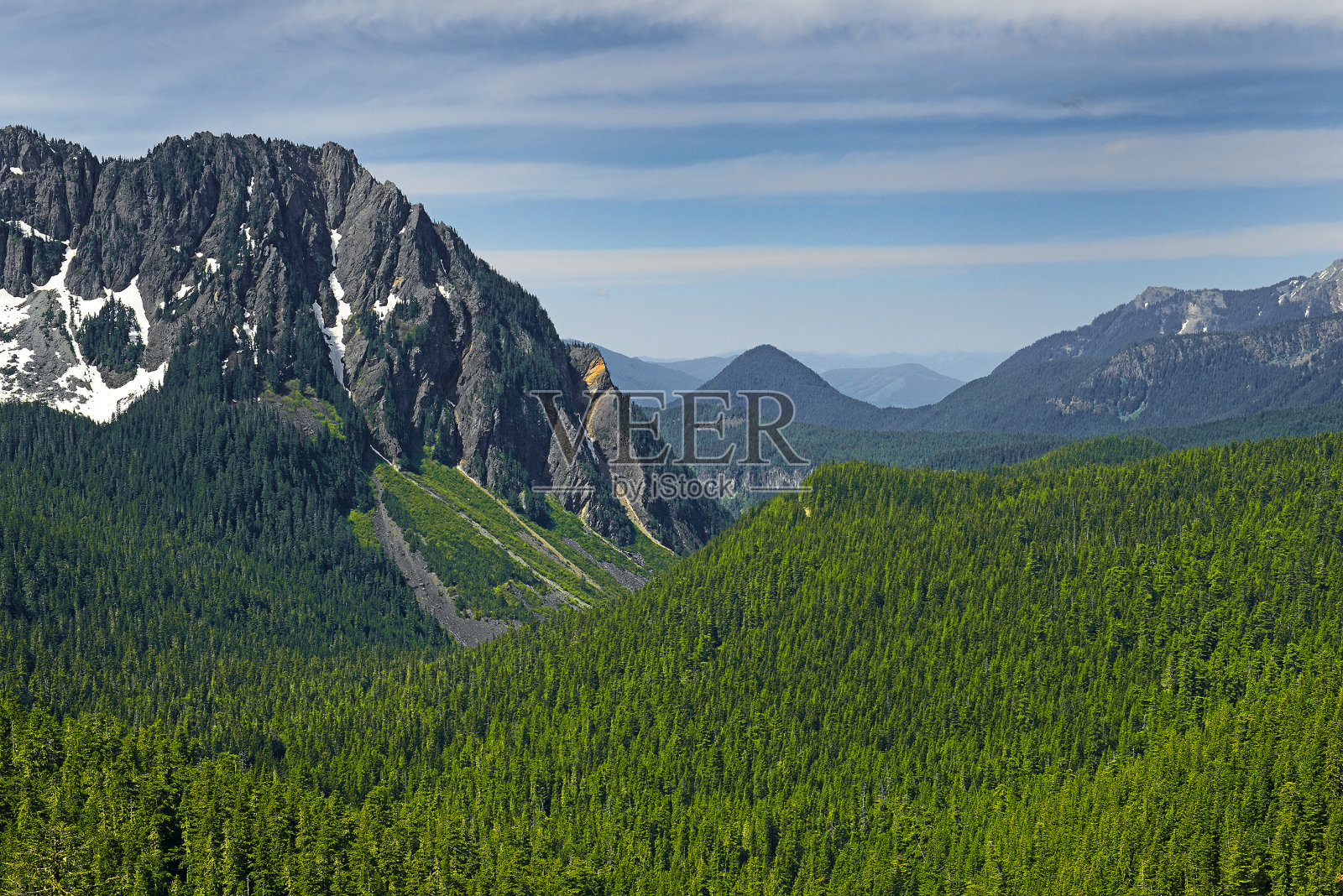 雷尼尔山国家公园位于美国华盛顿州照片摄影图片