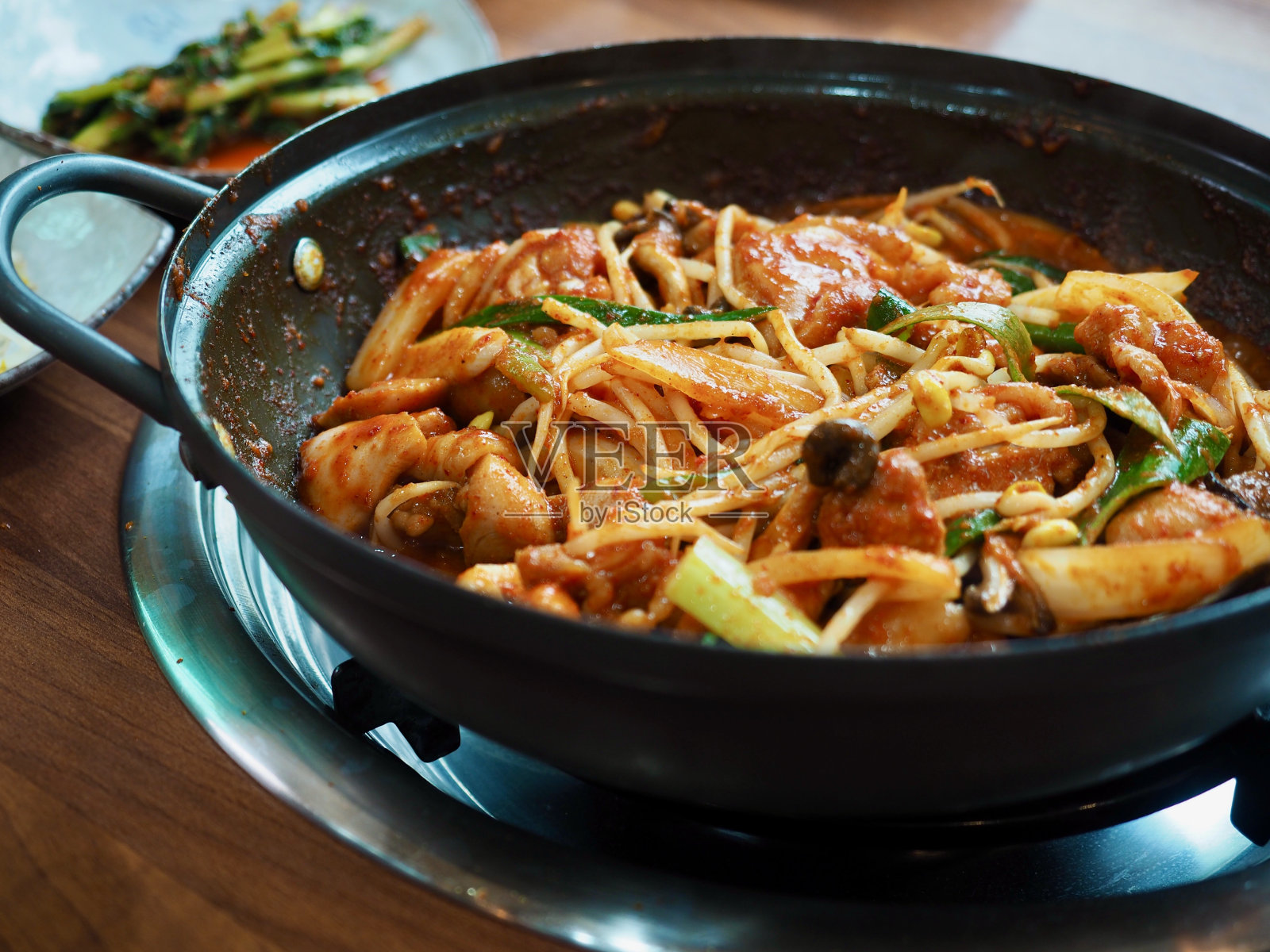 清炒辣椒酱鸡肉蔬菜，食品，烹饪照片摄影图片