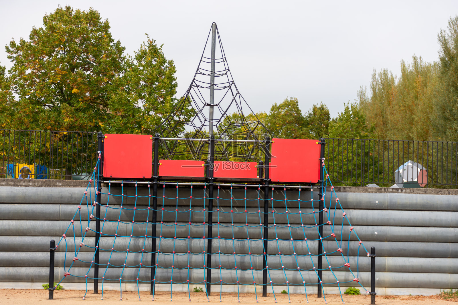 运动模拟器，公园绳梯照片摄影图片