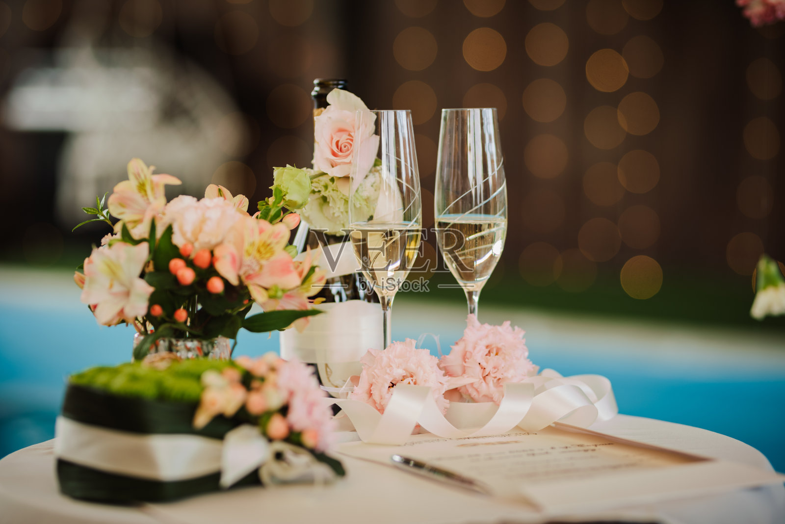 婚礼香槟和花束照片摄影图片