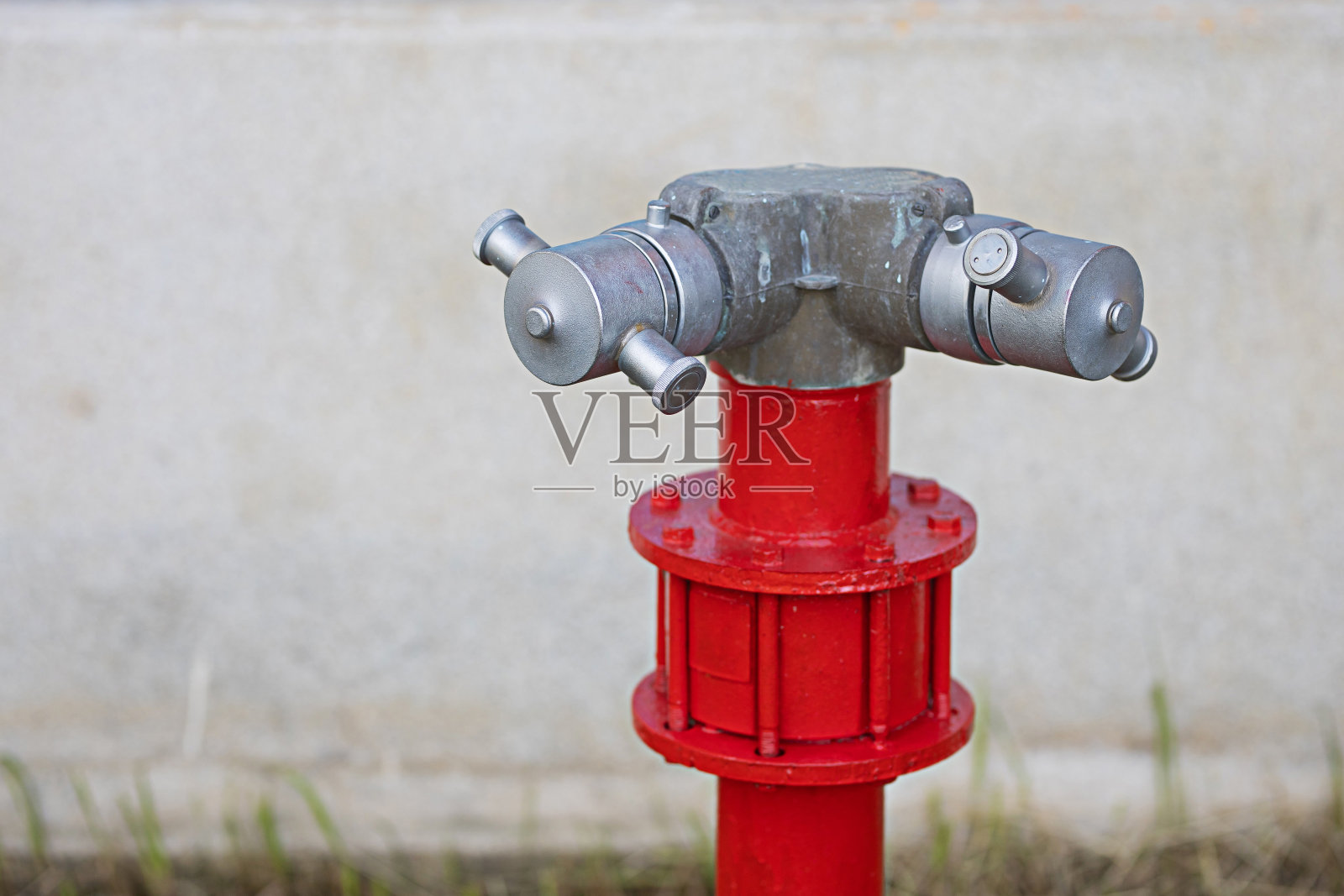 消防水带连接消防队员用的战斗设备照片摄影图片