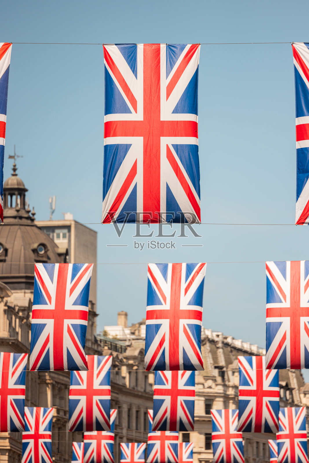 伦敦被大量的联合旗帜装饰着照片摄影图片