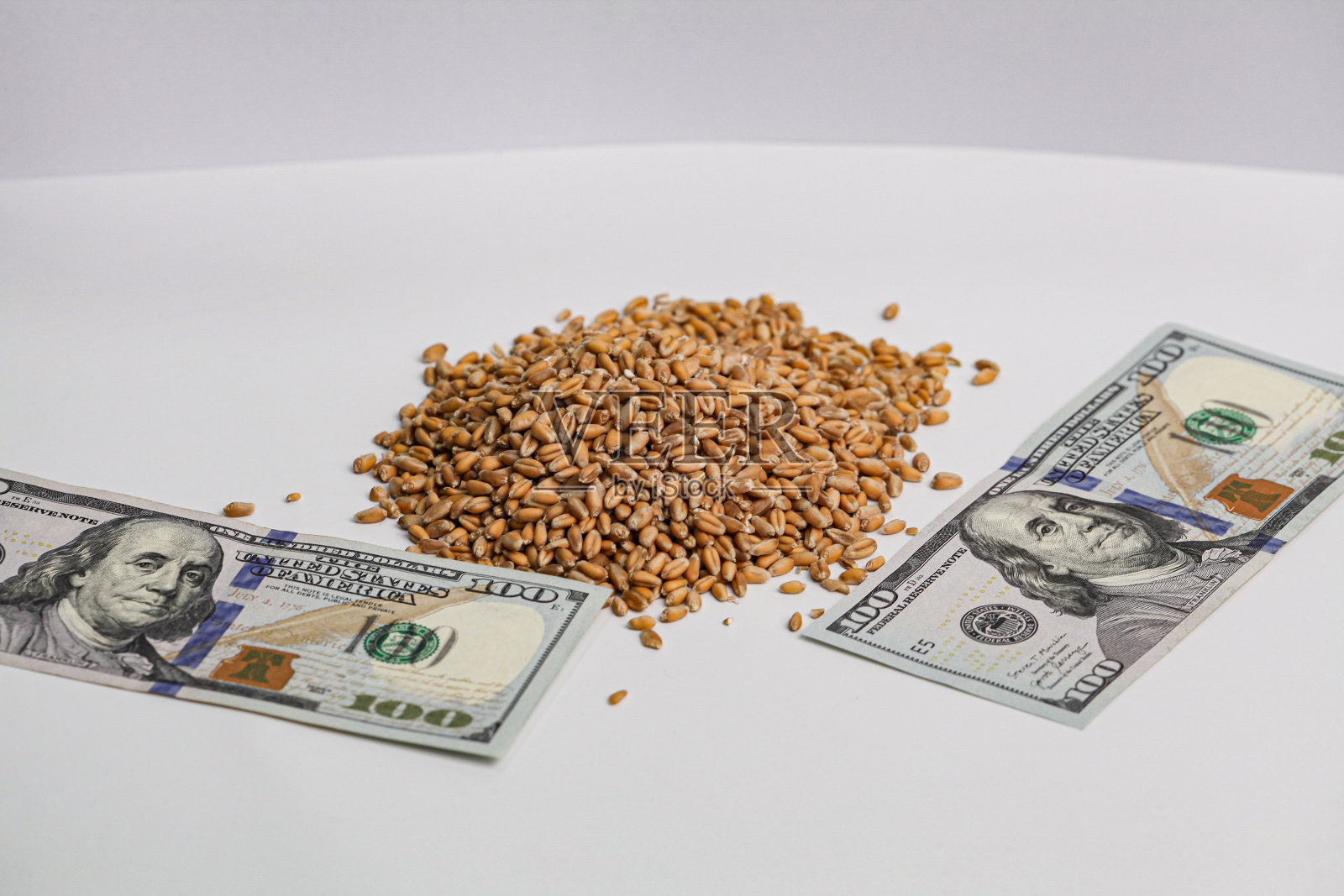 欧洲的小麦危机，各国粮食生产资金的减少，欧洲粮食危机的概念。照片摄影图片