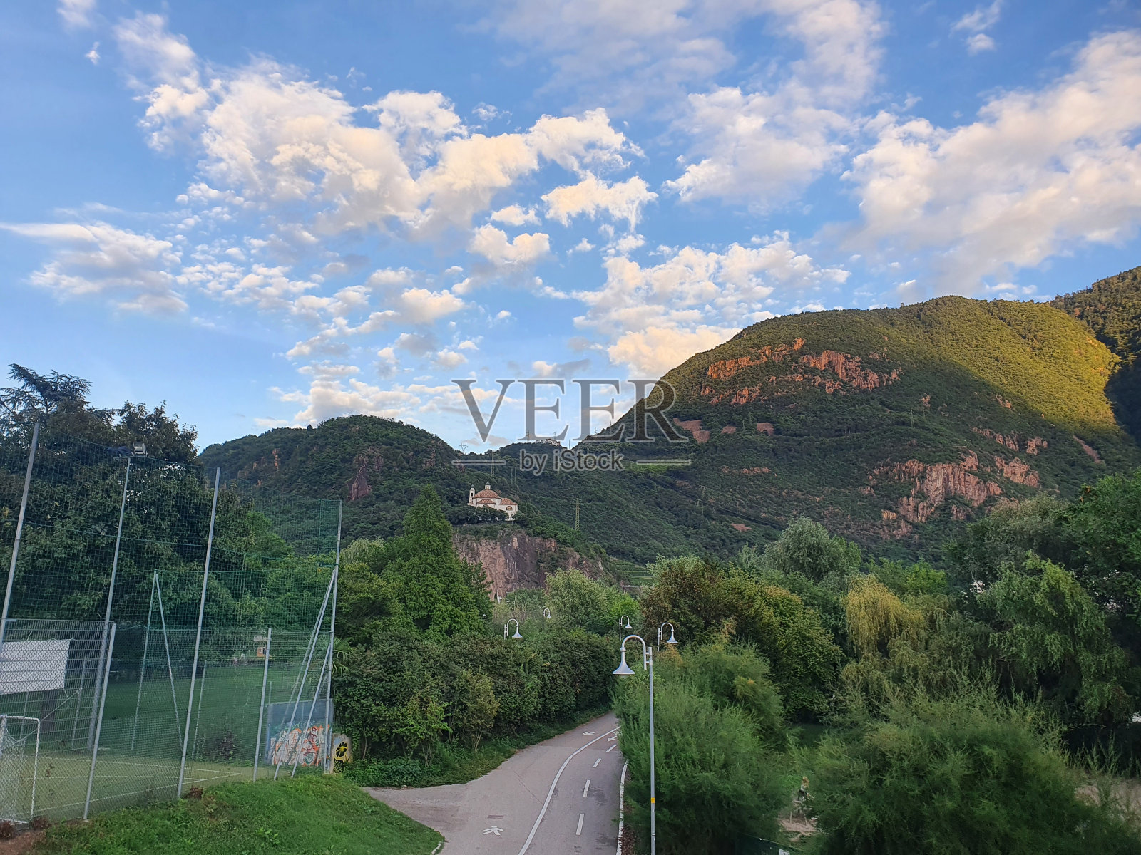 阿尔卑斯山脉和南蒂罗尔河照片摄影图片