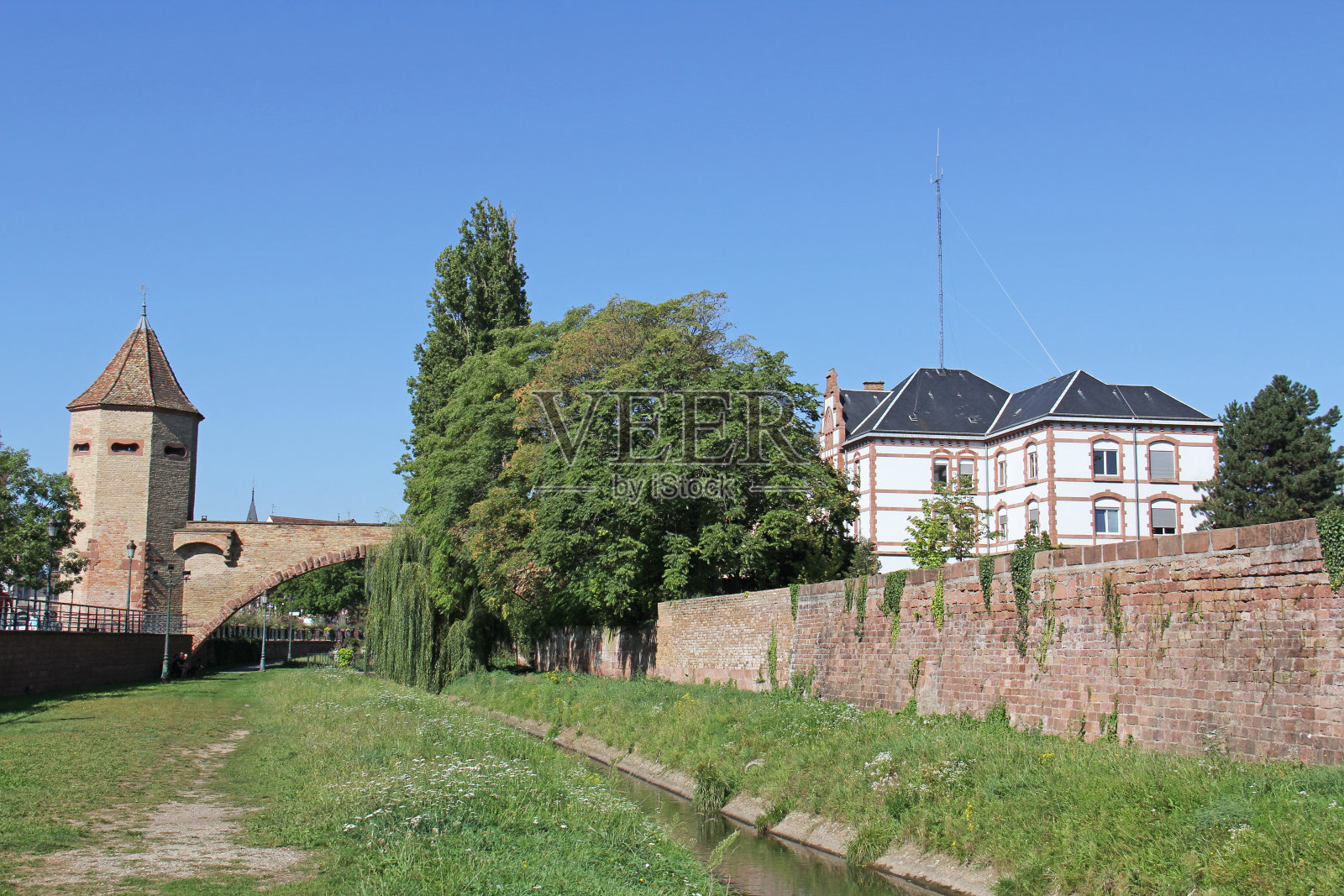 法国阿尔萨斯大东区哈格诺的渔夫塔照片摄影图片