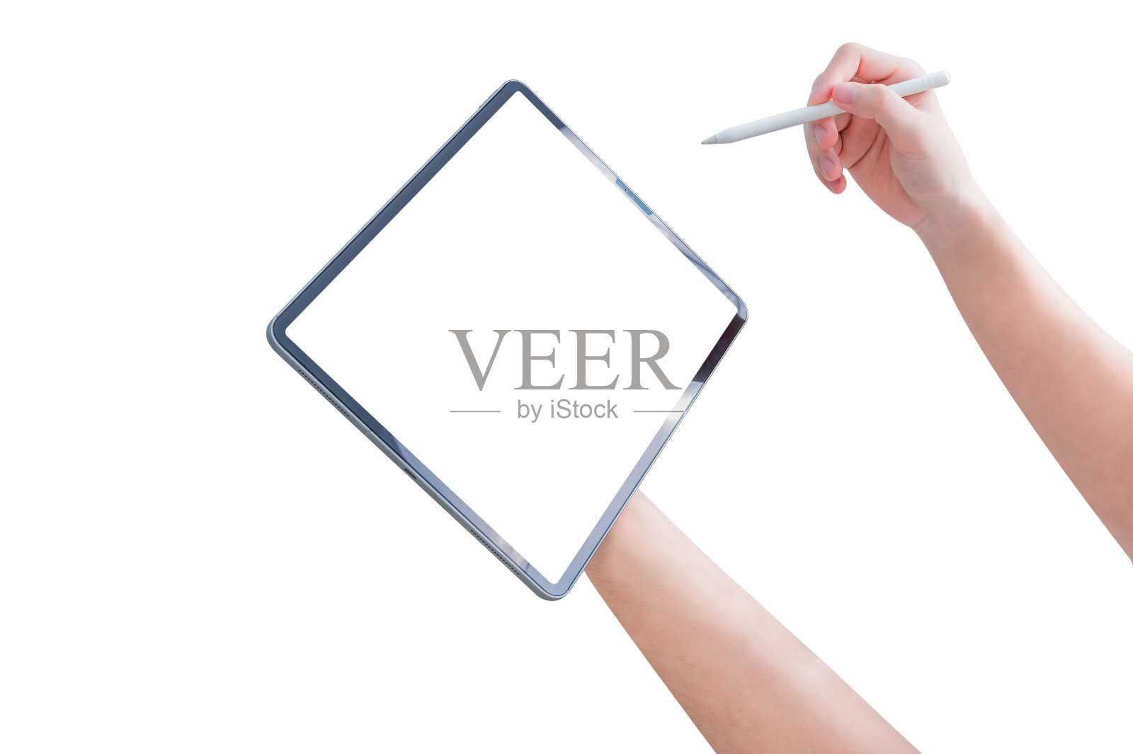 手持平板电脑与空白屏幕和使用手写笔孤立在白色背景。照片摄影图片