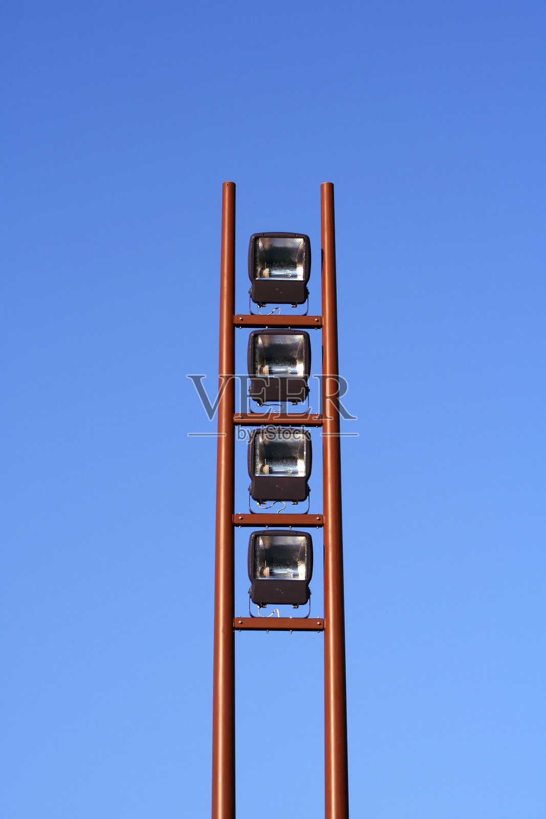 公园灯杆上有四盏灯照片摄影图片