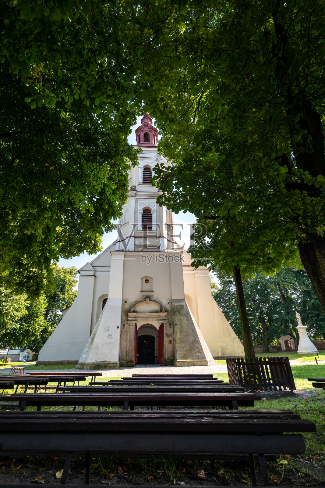 位于什热日的圣尼古拉斯教堂。波兰照片摄影图片