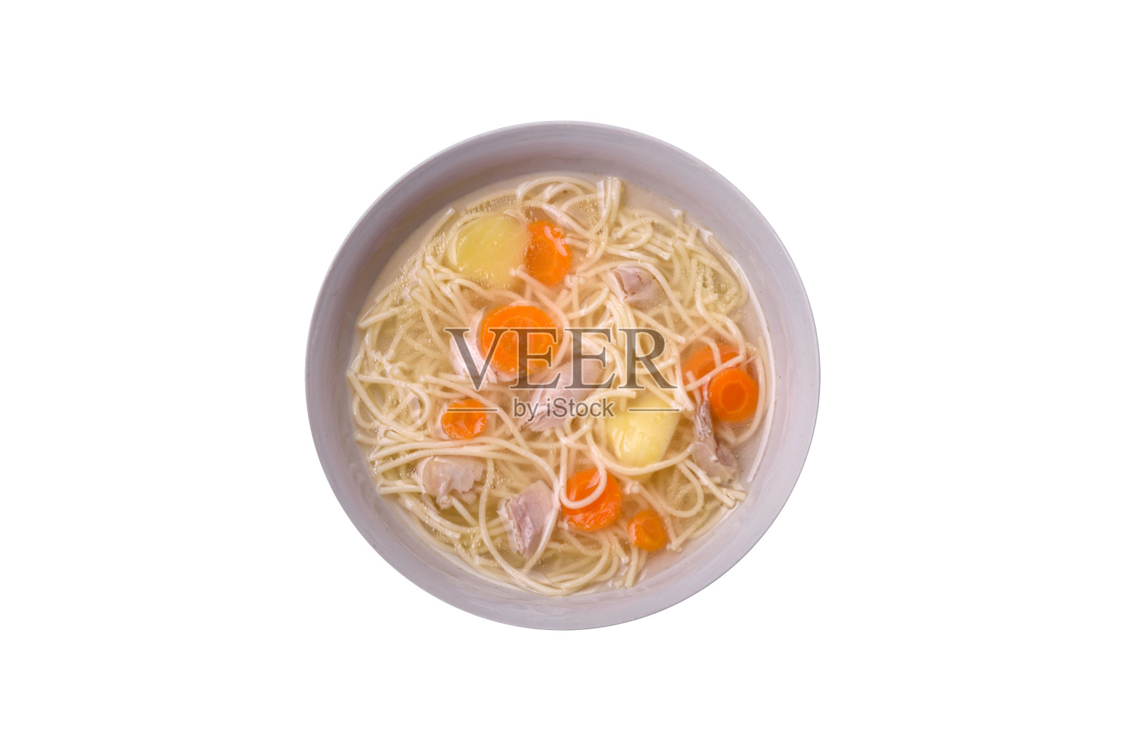 美味的汤，面条，鸡肉和胡萝卜，香料和香草照片摄影图片