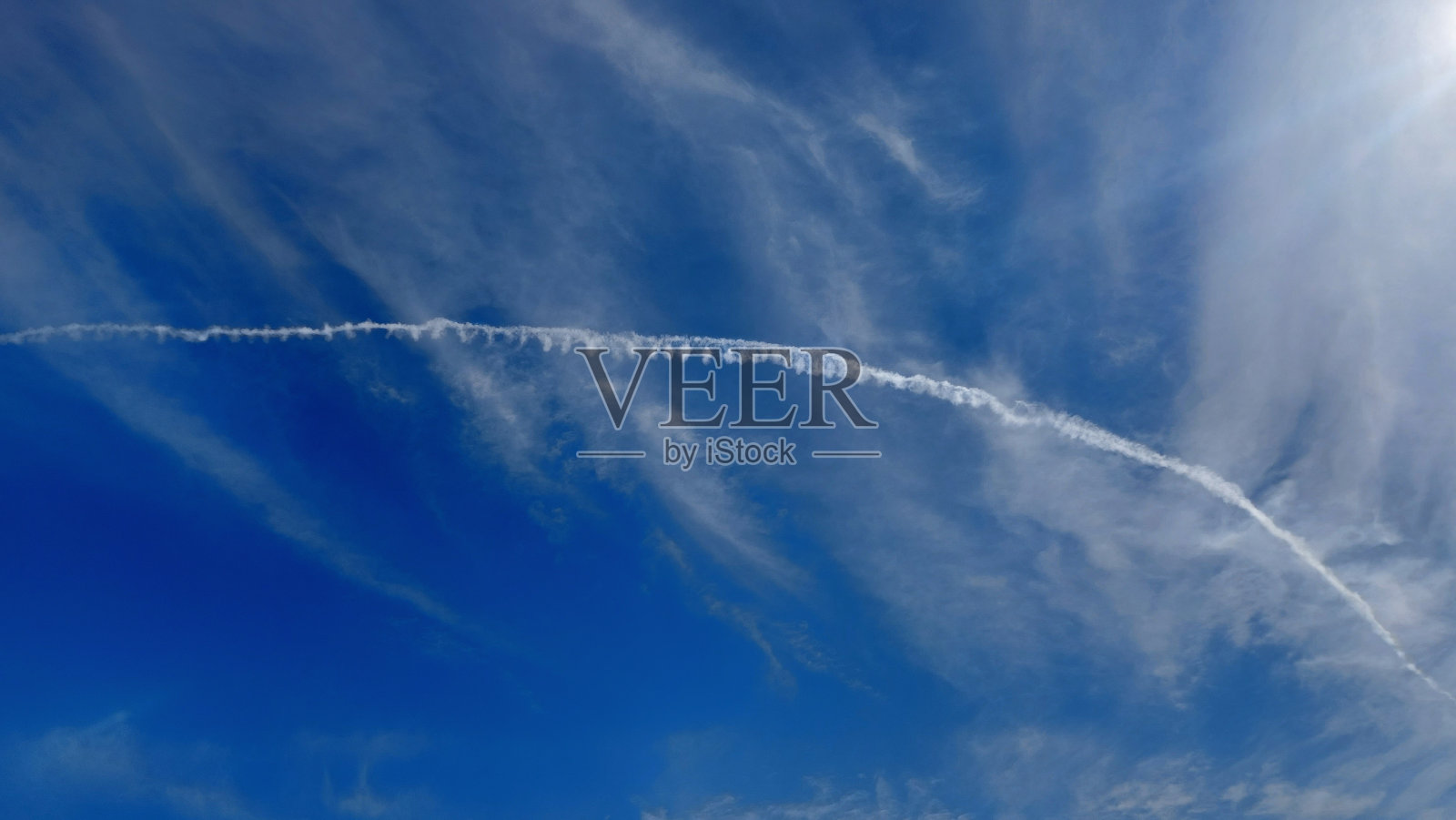 飞机的轨迹。照片摄影图片