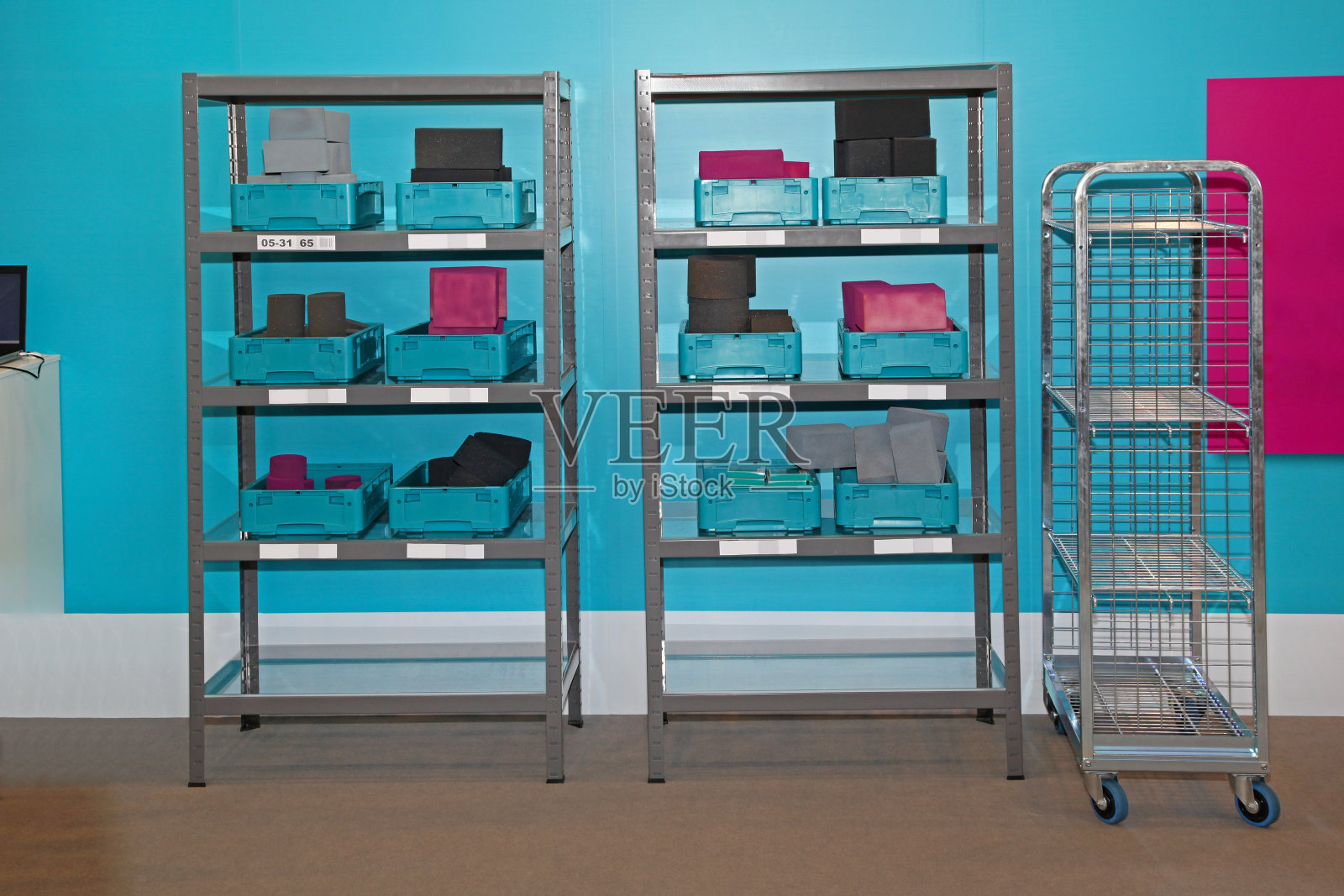 储藏室货架箱照片摄影图片