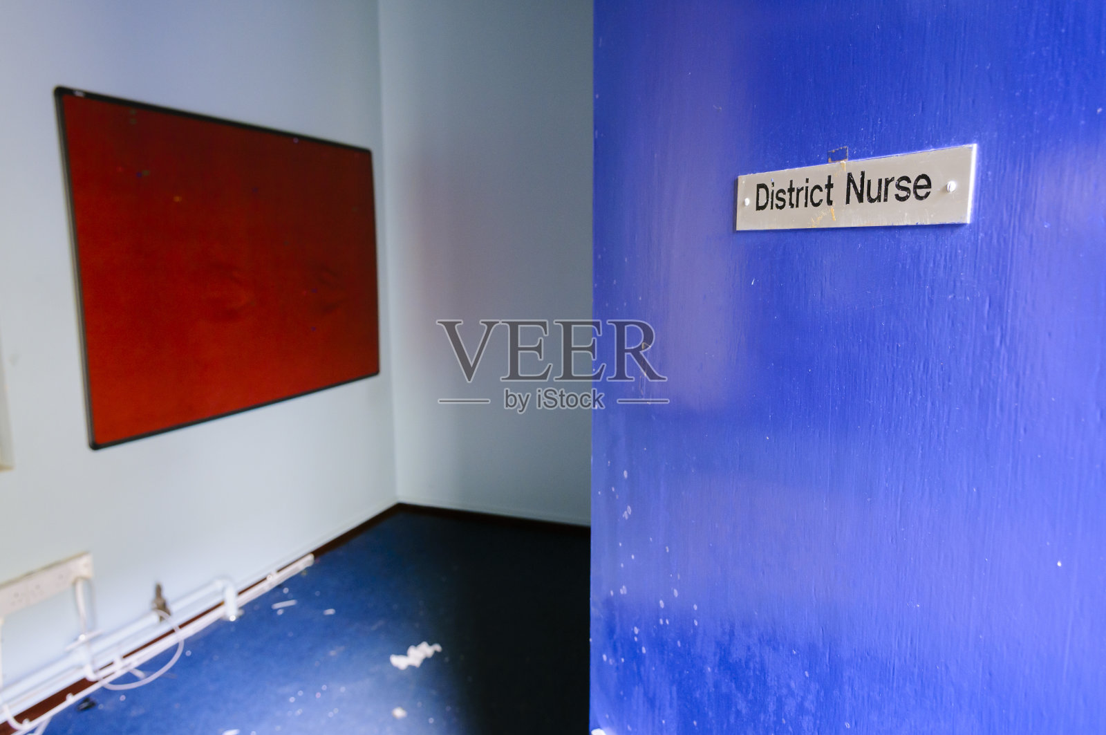 一个地区护士的办公室，空无一人，被遗弃了。照片摄影图片