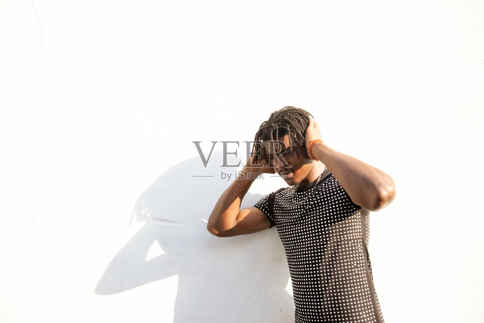 成年男子肖像照片摄影图片