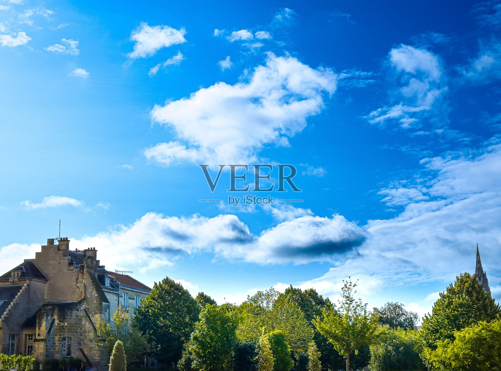 苏瓦松市中心揭幕:迷人的法国街景照片摄影图片