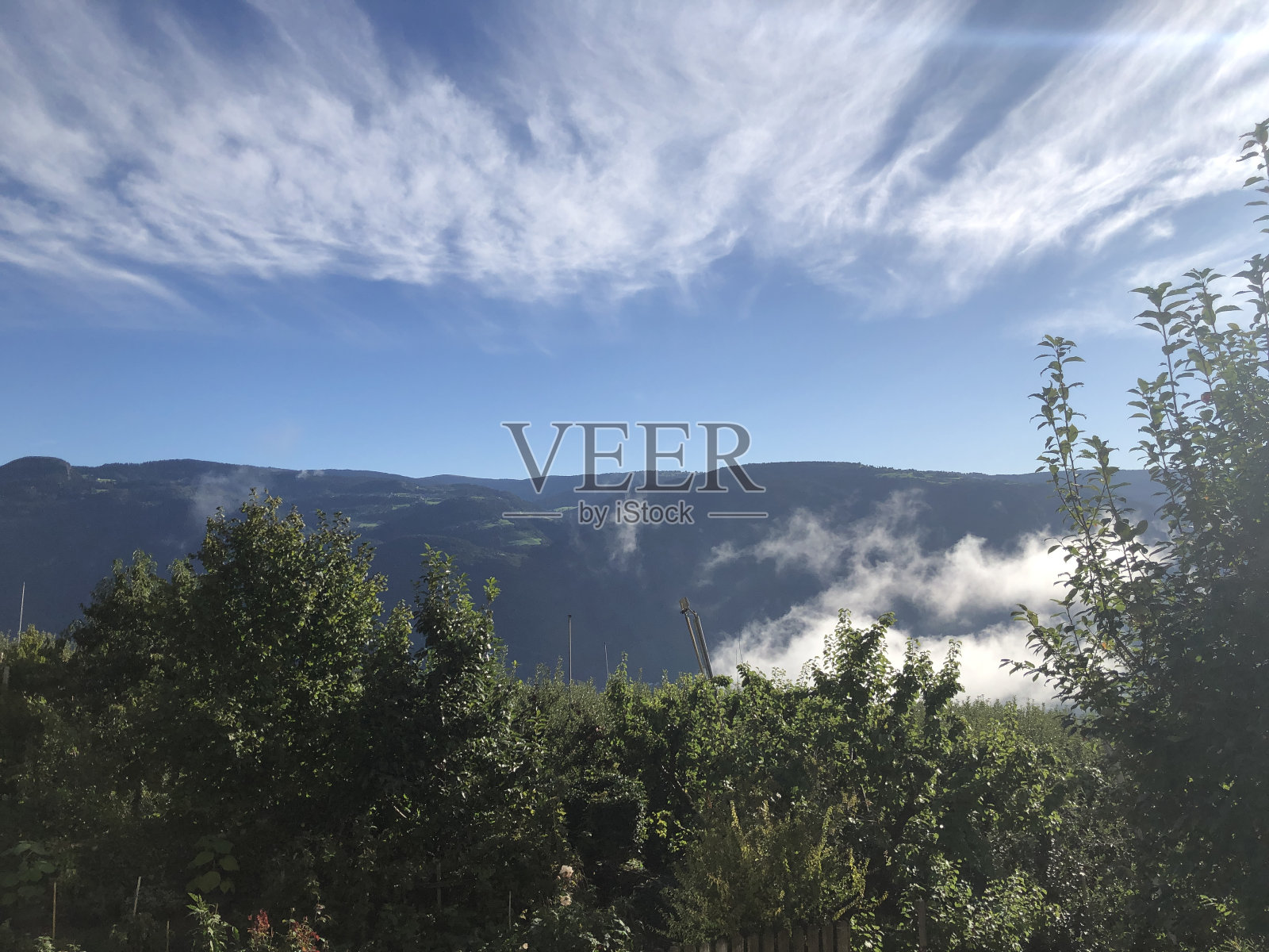 美丽的风景与山在Tisens在南蒂罗尔照片摄影图片