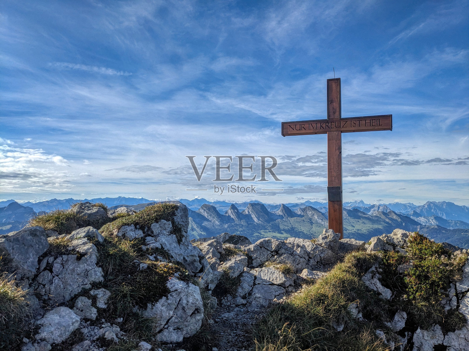 阿彭策尔的希尔伯高原全景图，峰顶交叉。可以看到Toggenburg的Churfirsten。高质量照片照片摄影图片