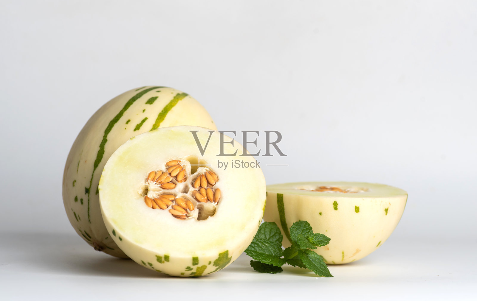 象牙色的伽耶瓜在浅色的背景上照片摄影图片