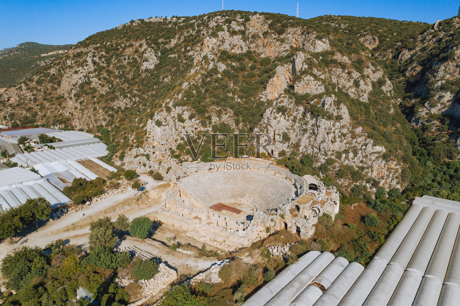 鸟瞰土耳其德姆雷的迈拉岩墓照片摄影图片