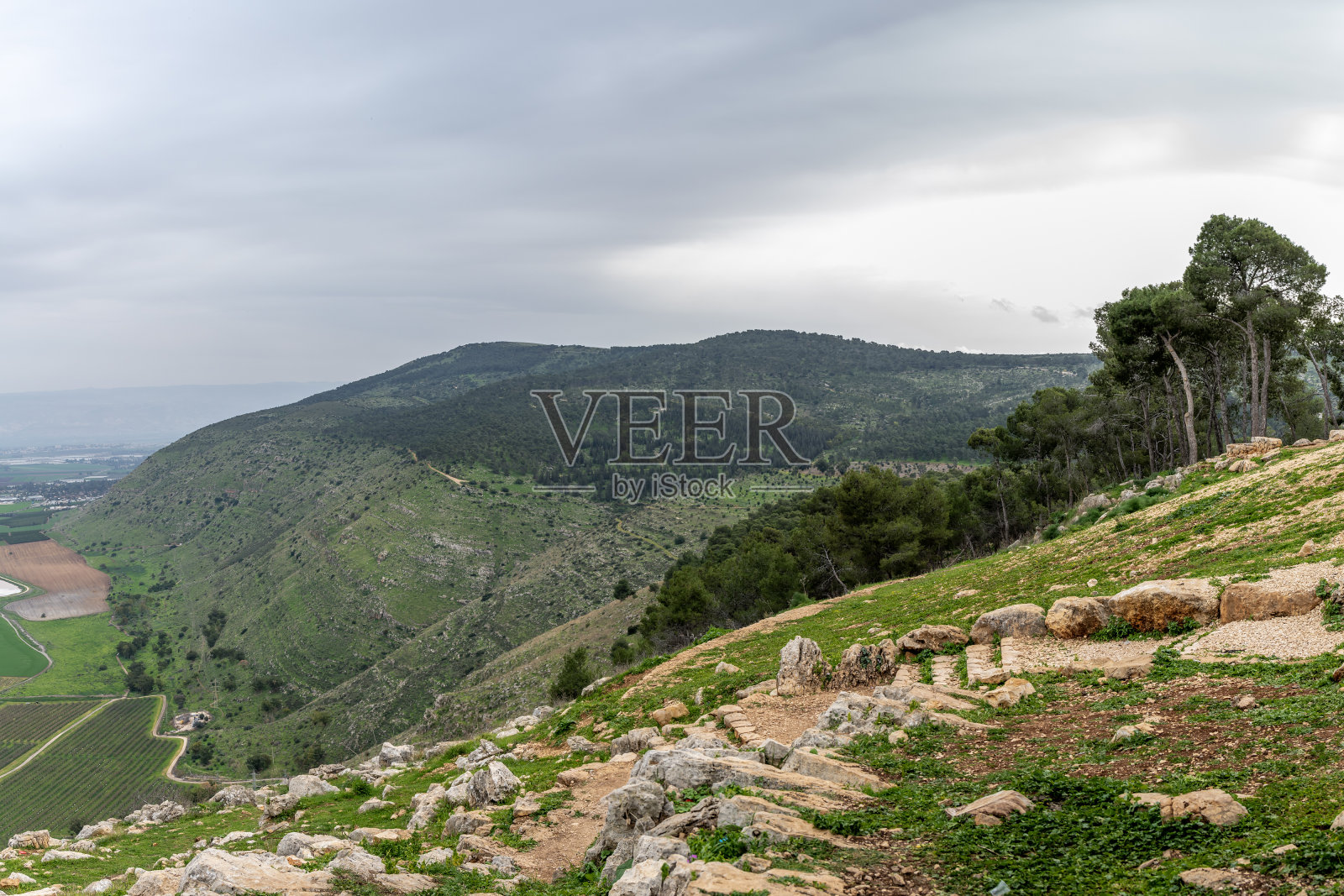 从扫罗山看吉尔博山另一部分照片摄影图片