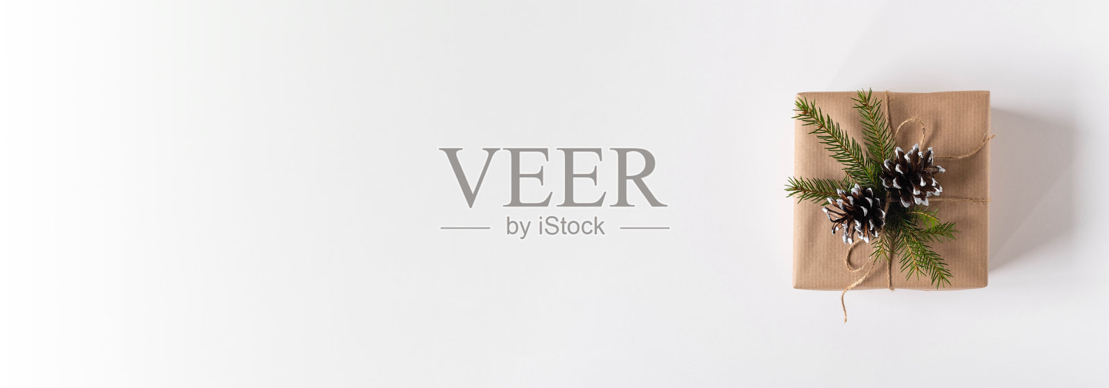 礼品盒用工艺纸制成，圣诞送礼，新年观顶照片摄影图片