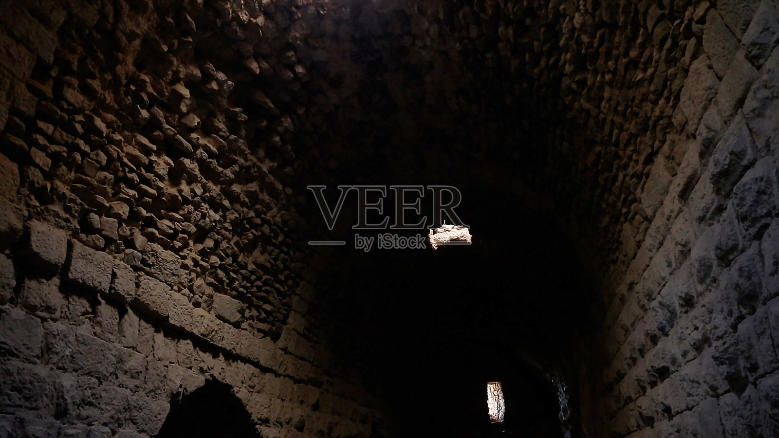 约旦喀拉克城堡的拱形天花板。照片摄影图片