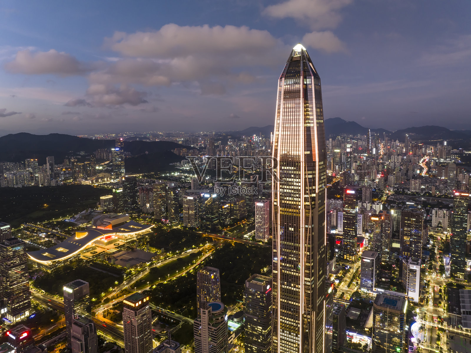 夜景鸟瞰中国深圳CBD的天际线照片摄影图片