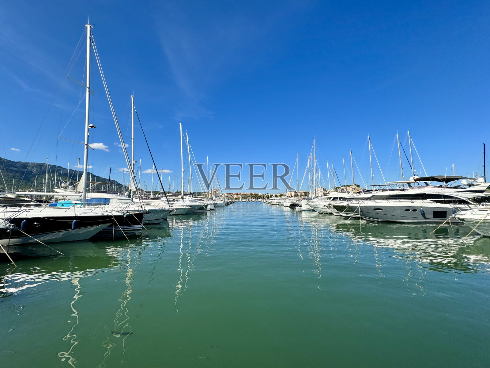 西班牙德尼亚港的一些豪华游艇照片摄影图片