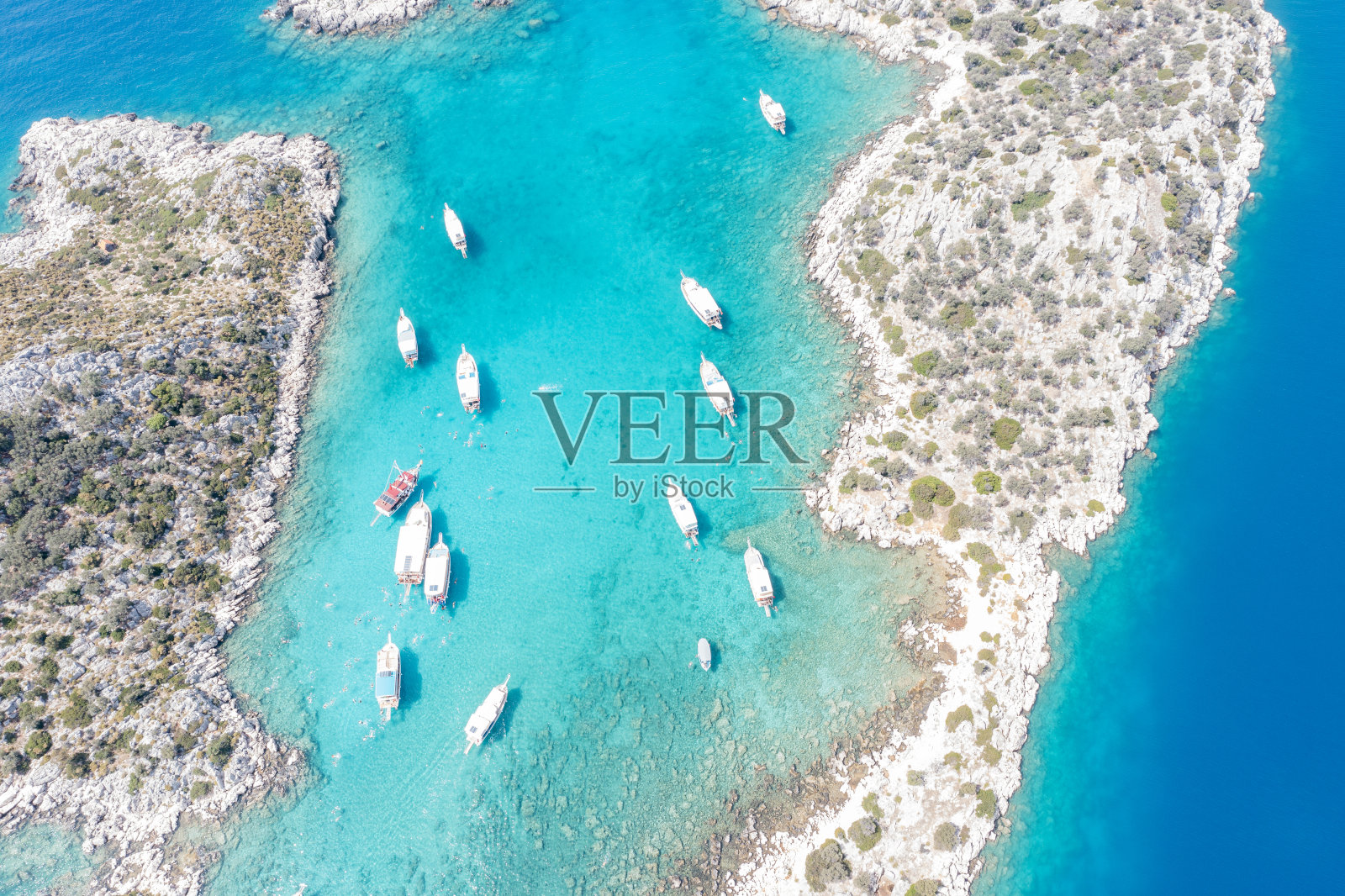 无人机拍摄的安塔利亚Kale Koy, Demre, Kas游艇之旅鸟瞰图照片摄影图片