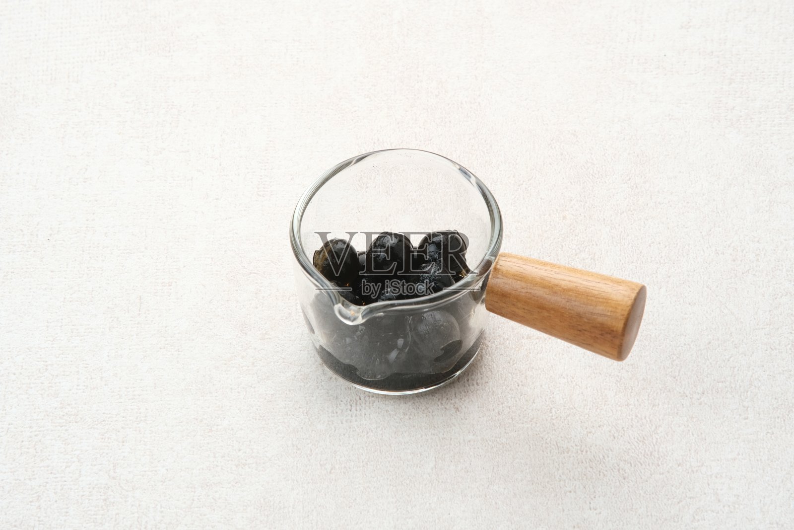 成堆的黑木薯珍珠照片摄影图片