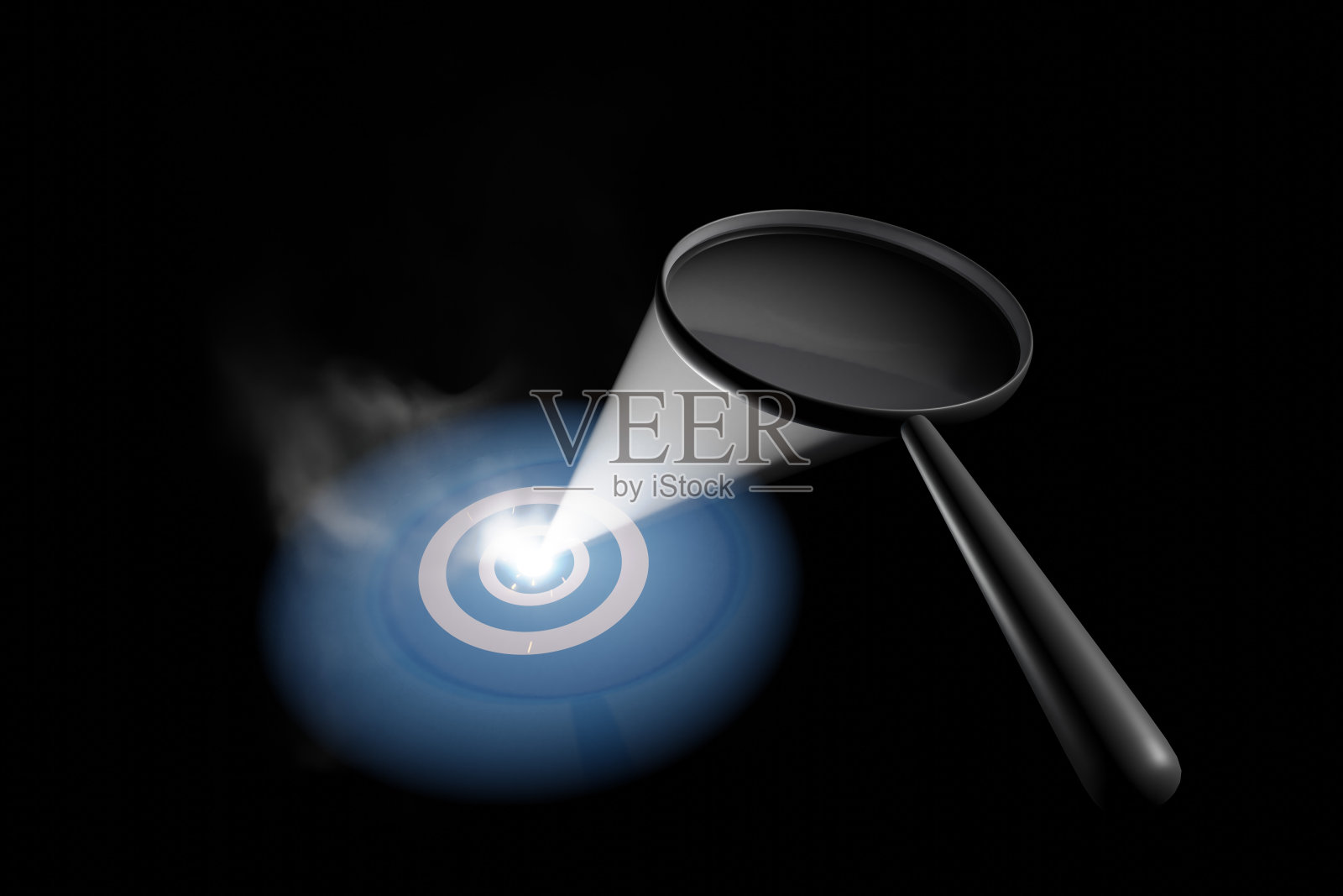 凸透镜将光束聚焦在目标上并强烈地燃烧它。照片摄影图片