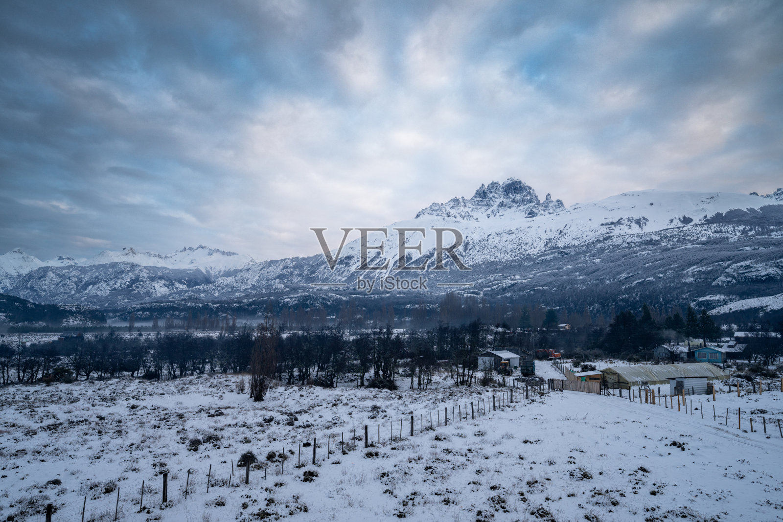 巴塔哥尼亚的塞罗卡斯蒂略山脉照片摄影图片