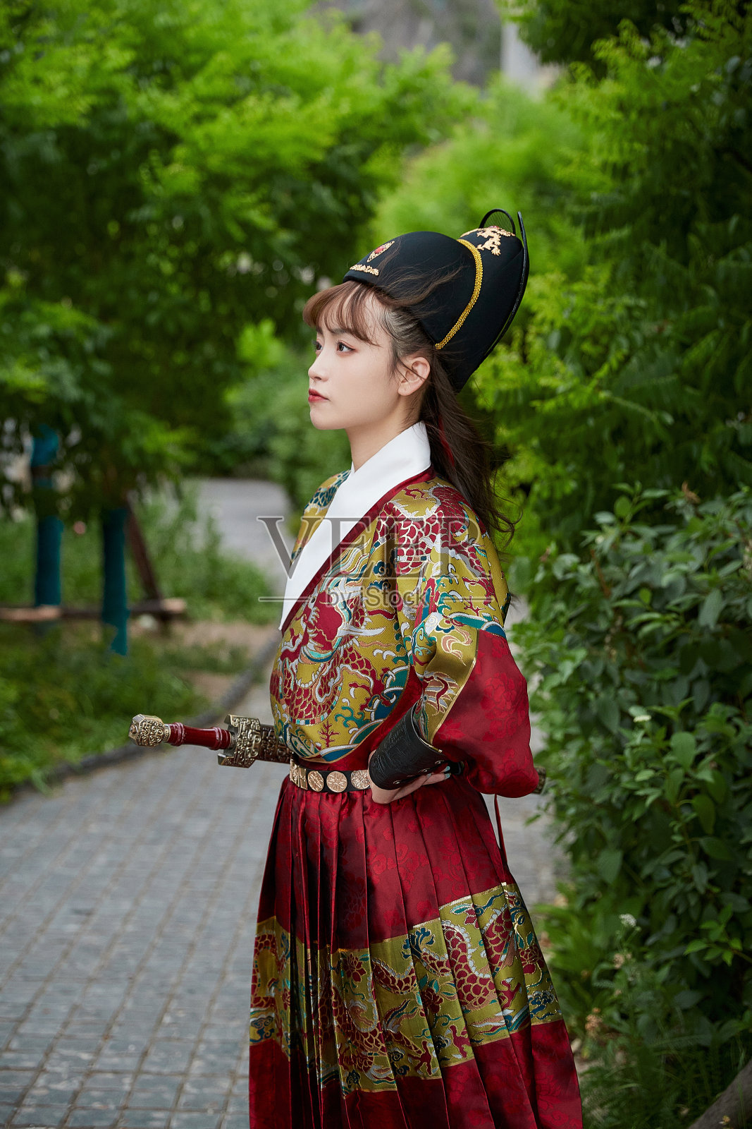 一位身着古装的东方美女照片摄影图片