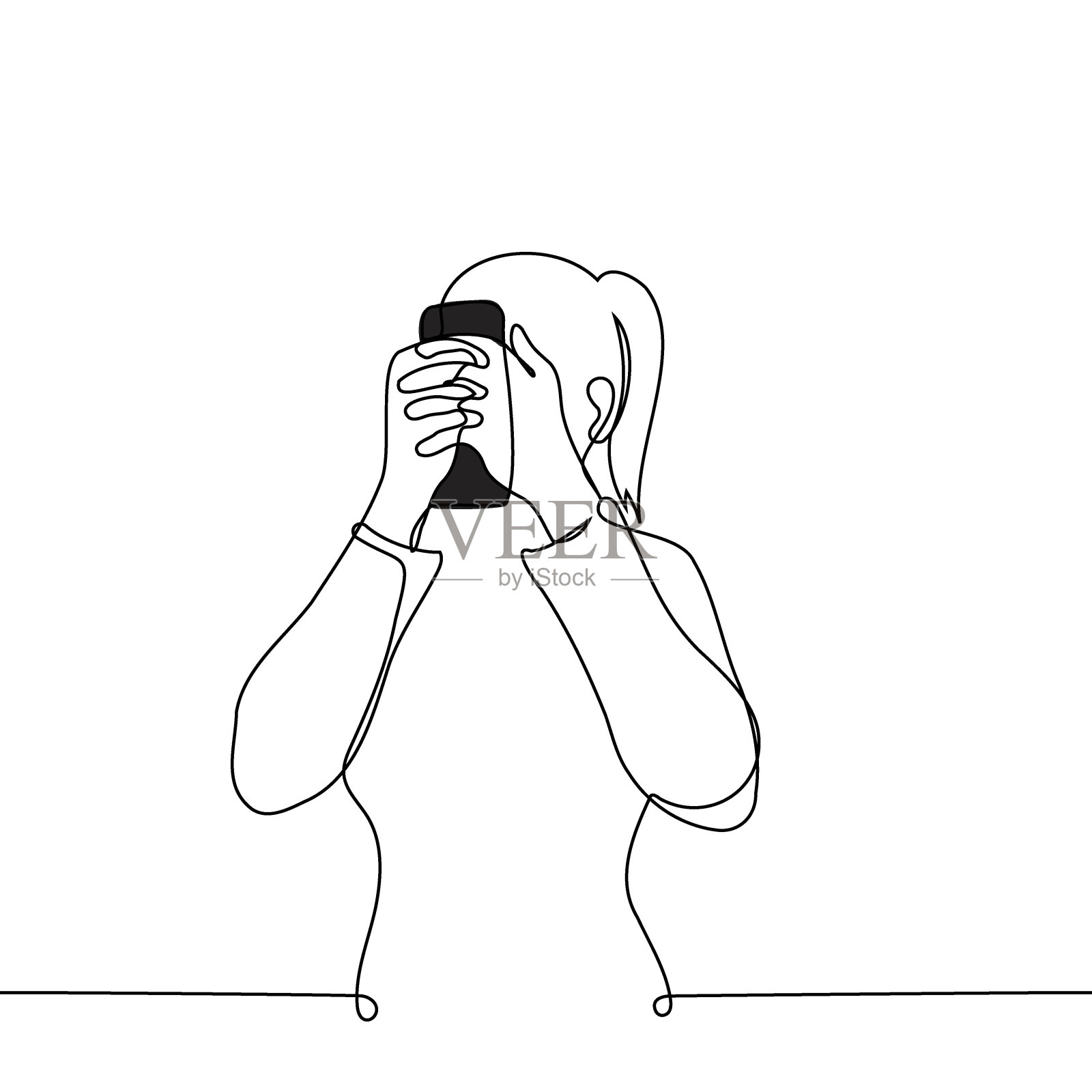 女人站着拿着电话靠近她的脸-一行艺术矢量。视力不佳的概念，沉迷于手机或社交网络，沉迷于数字世界的隐喻插画图片素材