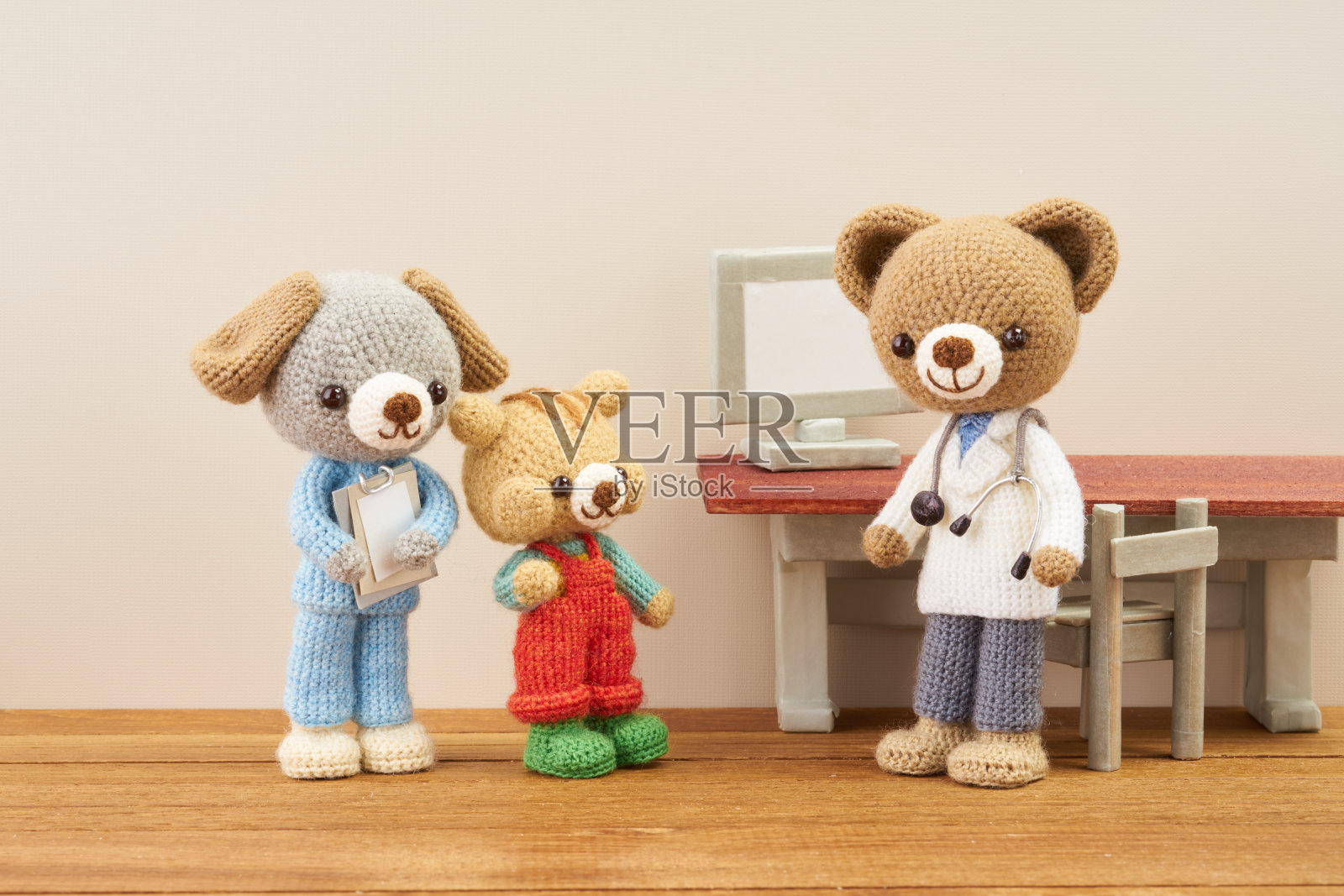 手工编织玩具。可爱的小动物龟龟娃娃。咨询照片摄影图片