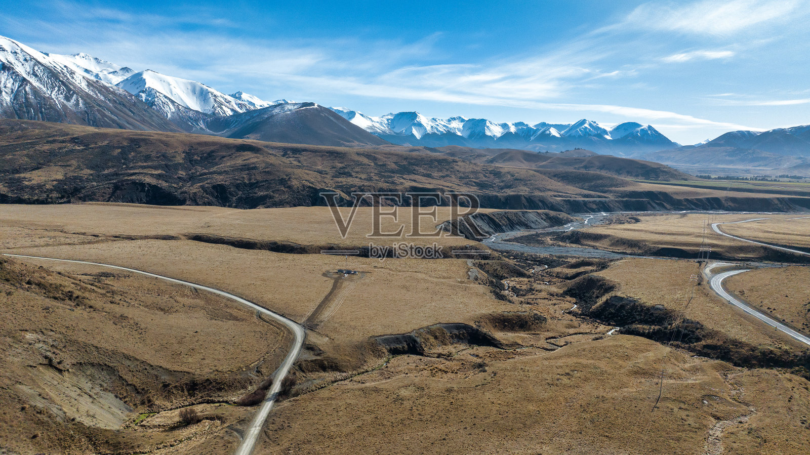 无人机在高山城堡山和波特通行证地区的航拍景色照片摄影图片