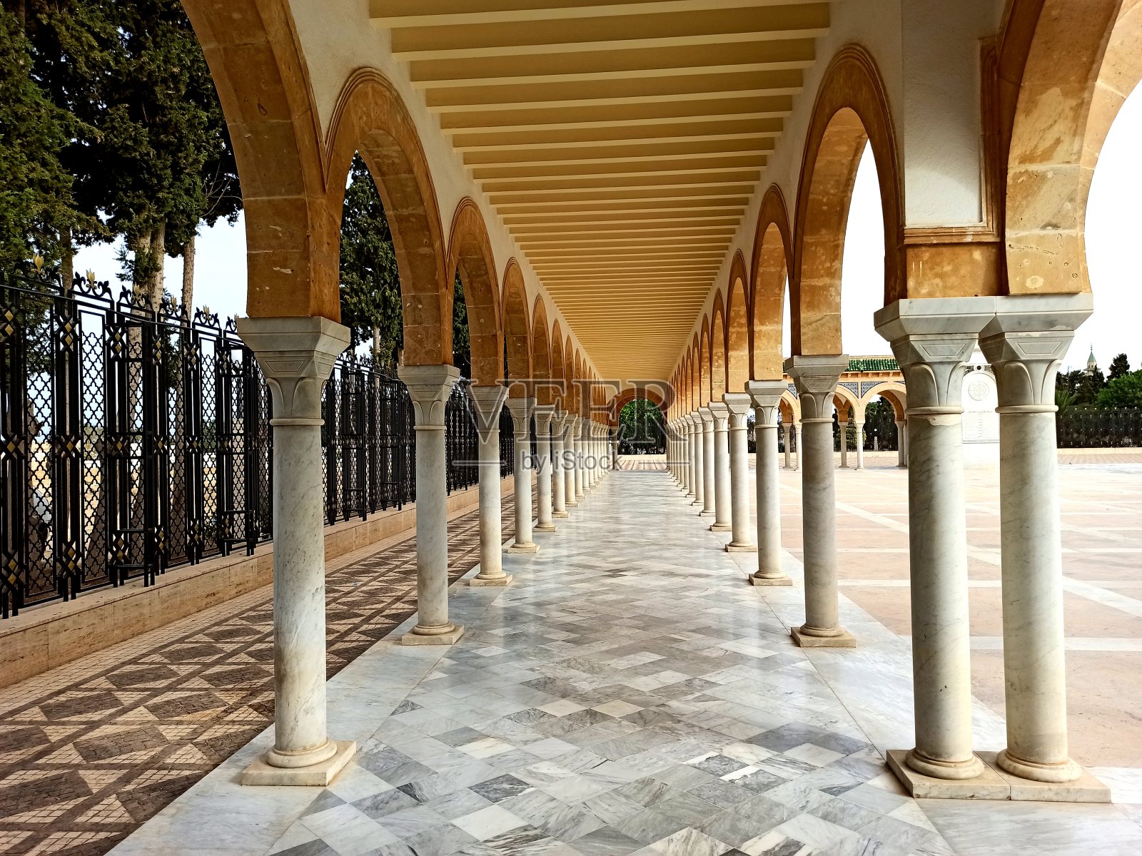 哈比卜·布尔吉巴清真寺和广场照片摄影图片